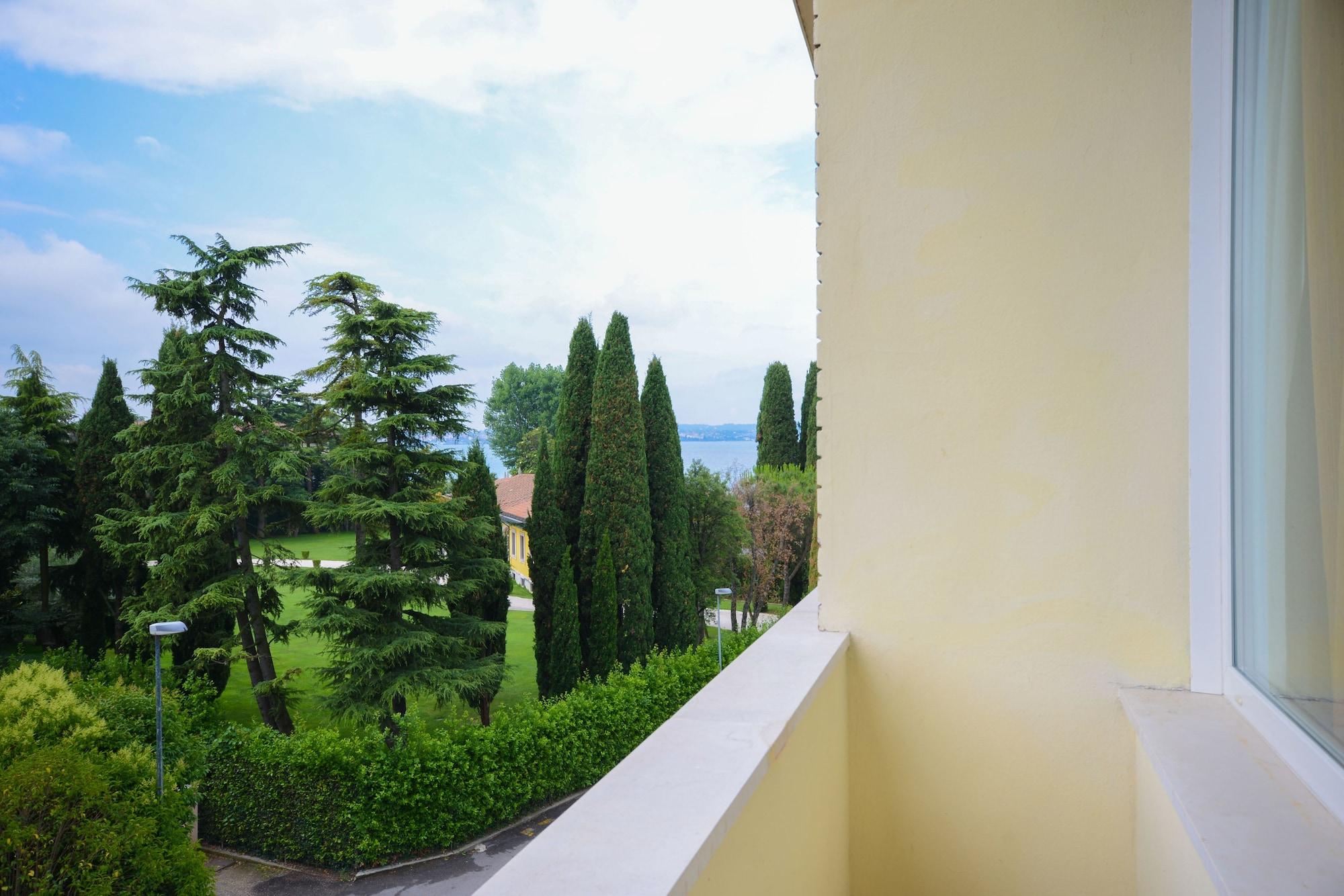 Hotel Suisse Sirmione Bagian luar foto